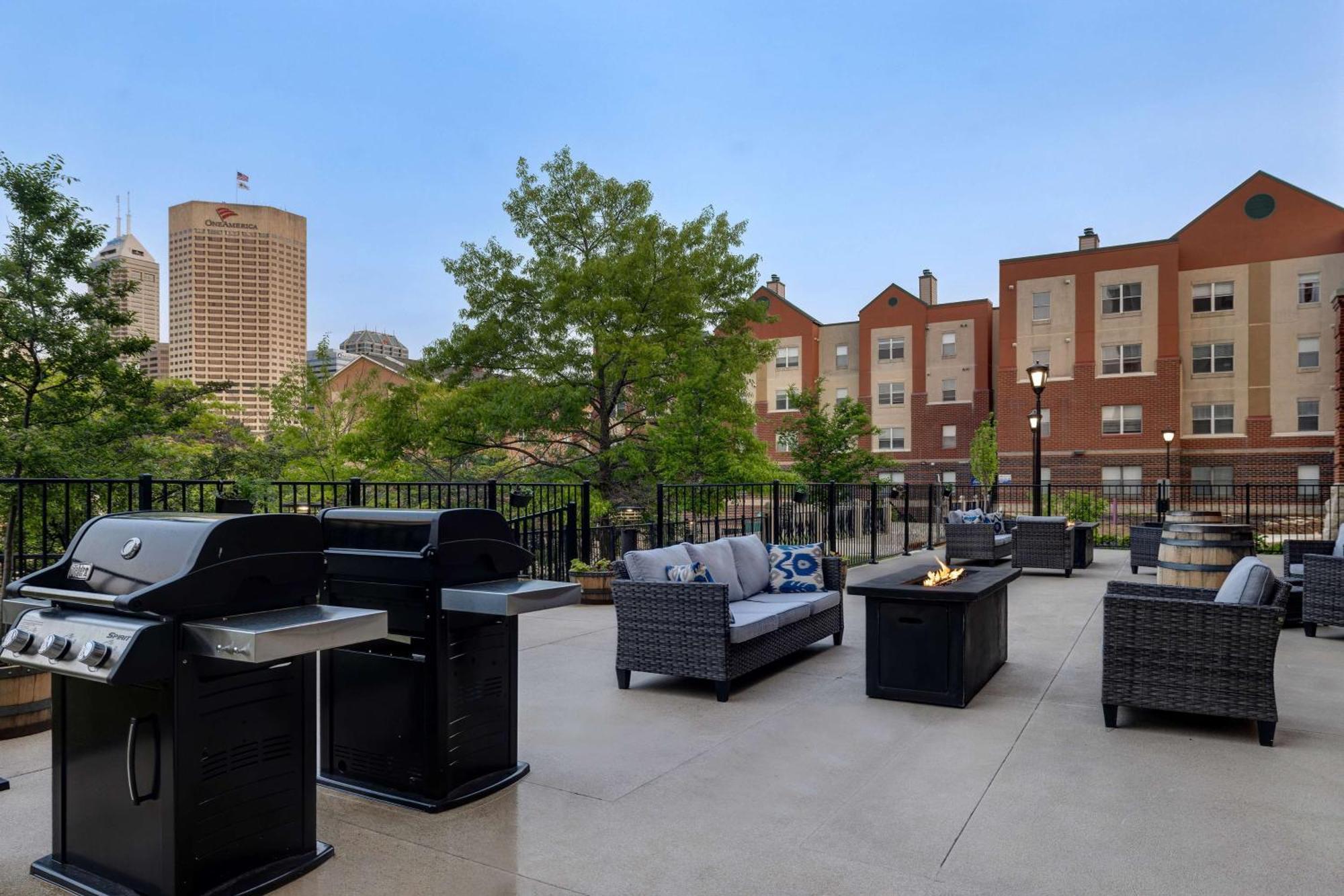 Homewood Suites By Hilton Indianapolis Downtown Iupui Exterior photo