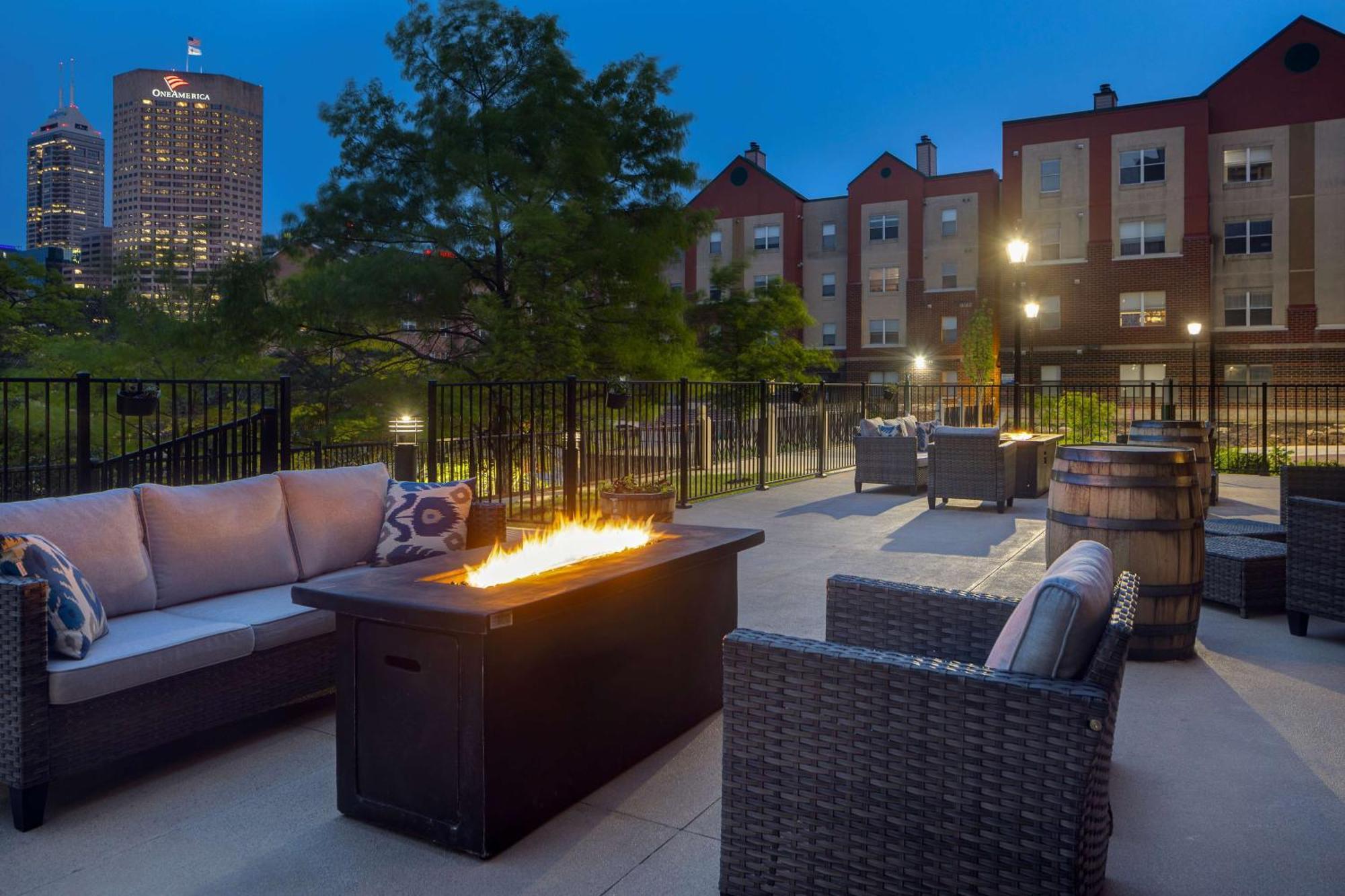Homewood Suites By Hilton Indianapolis Downtown Iupui Exterior photo